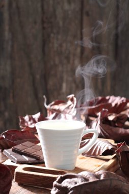 Masada sıcak çay var.