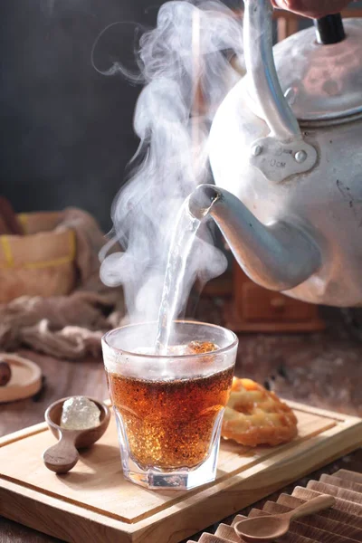 Ζεστό Τσάι Στο Τραπέζι — Φωτογραφία Αρχείου