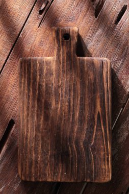 Tahta arka planda kesme tahtası