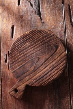 Saplı eski ahşap tahta.