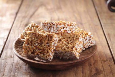 Karamel ve kremalı gevrek gofret.