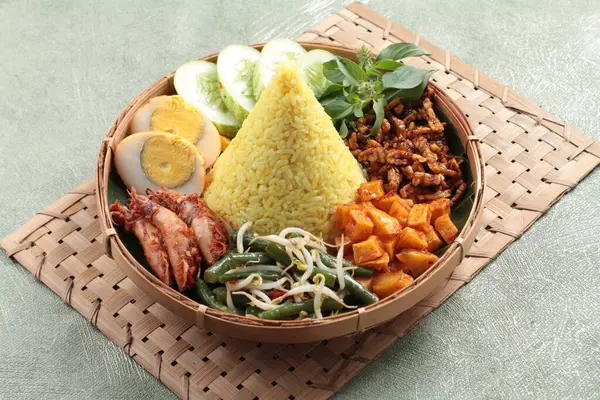 Thai Πικάντικη Παπάγια Tum Νούντλς Ρυζιού Ξύλινο Τραπέζι — Φωτογραφία Αρχείου