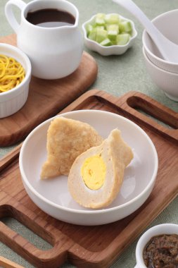 Sahanda yumurtanın mutfak fotoğrafı.