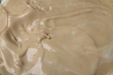 Süt Havuzuna Süt Sıçratma