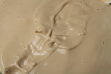 Süt Havuzuna Süt Sıçratma