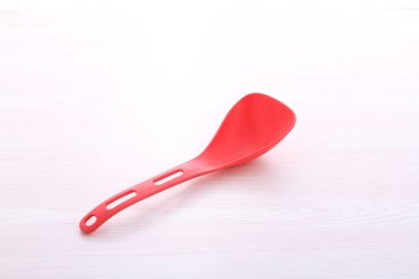 Plastik kaşık beyaz arkaplanda izole