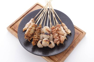 Sate Taichan, diğer satürlerin aksine fıstık ve ketçap baharatsız servis edilen bir tavuk çeşididir. Sambal ve sıkılmış limonla servis edilir.,