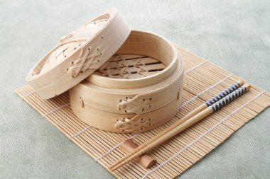 Bambu yemek çubukları bambu hasırında