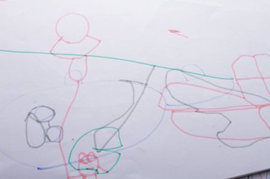 Çocuğun çiziminin renkli çizimi