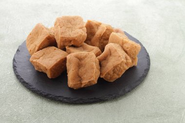 Tahu sumedang, Sumedang, Batı Java, Endonezya 'da kızartılmış bir Tofu türüdür. İlk olarak Çinli bir Endonezyalı olan Ong Kino tarafından yapıldı. Diğer tofulardan farklı özellikleri var..