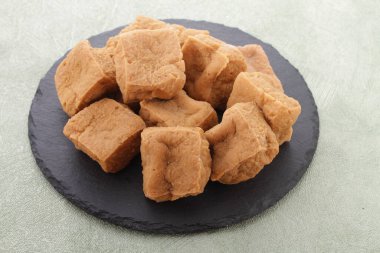 Tahu sumedang, Sumedang, Batı Java, Endonezya 'da kızartılmış bir Tofu türüdür. İlk olarak Çinli bir Endonezyalı olan Ong Kino tarafından yapıldı. Diğer tofulardan farklı özellikleri var..