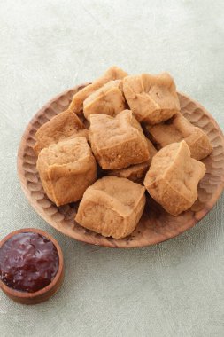 Tahu sumedang, Sumedang, Batı Java, Endonezya 'da kızartılmış bir Tofu türüdür. İlk olarak Çinli bir Endonezyalı olan Ong Kino tarafından yapıldı. Diğer tofulardan farklı özellikleri var..