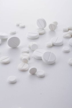 İlaç, tüketildiğinde, bir organizmanın fizyolojisinde, psikolojisi de dahil olmak üzere, değişime yol açan herhangi bir kimyasal maddedir.. 