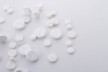 İlaç, tüketildiğinde, bir organizmanın fizyolojisinde, psikolojisi de dahil olmak üzere, değişime yol açan herhangi bir kimyasal maddedir.. 