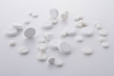 İlaç, tüketildiğinde, bir organizmanın fizyolojisinde, psikolojisi de dahil olmak üzere, değişime yol açan herhangi bir kimyasal maddedir.. 