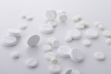 İlaç, tüketildiğinde, bir organizmanın fizyolojisinde, psikolojisi de dahil olmak üzere, değişime yol açan herhangi bir kimyasal maddedir.. 