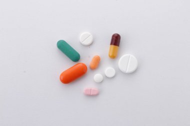 İlaç, tüketildiğinde, bir organizmanın fizyolojisinde, psikolojisi de dahil olmak üzere, değişime yol açan herhangi bir kimyasal maddedir.. 