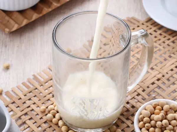 大豆と醤油を使ったミルク — ストック写真
