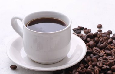 Kahve fincanı ve kahve fincanı.