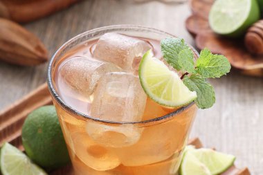 bal ve limon ile buzlu çay