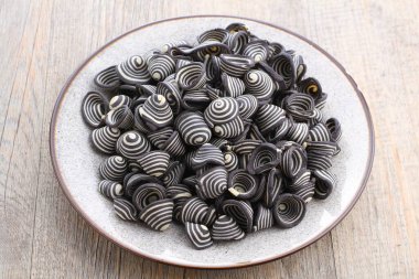 Masada çikolata soslu makarna.