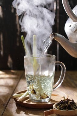 Sabahları sıcak çay