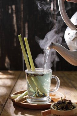 Limonlu ve naneli çay.