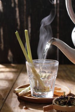 Bir fincan çay ve bir bardak