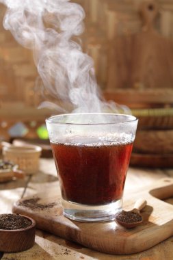 Kahve fincanı, çay çekirdeği ve sıcak içecek.