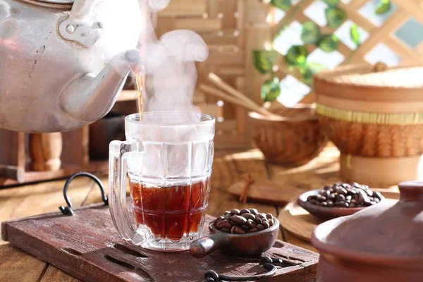 Chá Quente Com Bule Xícara Chá Mesa Madeira Fundo — Fotografia de Stock
