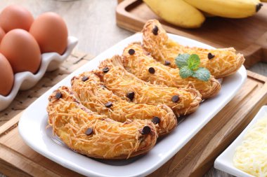 Kıyma ve peynirli kızarmış yumurta.