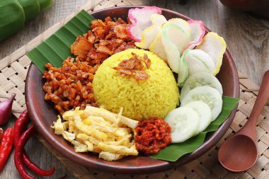 Domuz etli ve yumurtalı pilav.