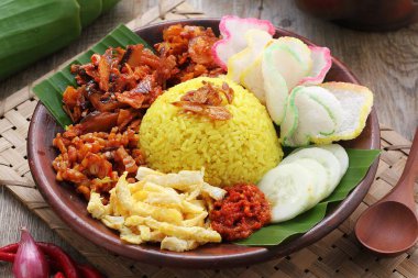 Körili kızarmış pirinç, Asya yemeği.