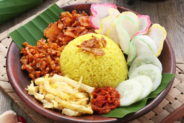 Indonéské Jídlo Rýže Smaženým Kuřetem — Stock fotografie