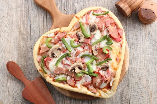 Tasty Pizza Cutting Board — Stock Photo, Image