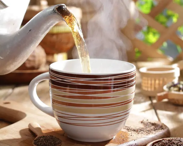 Ζεστός Καφές Ξυλάκια Κανέλας Και Μέλι — Φωτογραφία Αρχείου