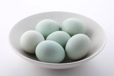 bir kase tavuk yumurtası