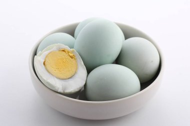 Beyaz arkaplanlı yumurtalar