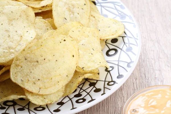 Bowl Tasty Potato Chips Wooden Background — Stock Photo, Image