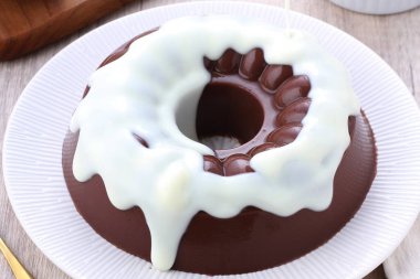 Kremalı çikolatalı pasta.