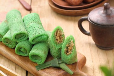 Yeşil çay keki ve yeşil çay çok lezzetli.