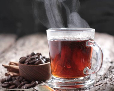 Tarçınlı bir fincan sıcak kahve