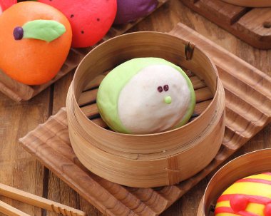 Domuz etiyle doldurulmuş Çin çöreği.