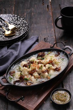 Mantarlı kızarmış patates.