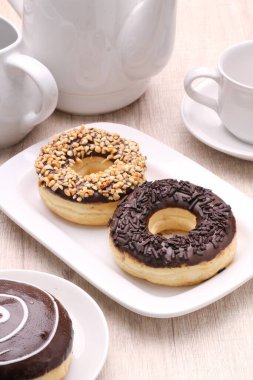 çörek çikolata sosu ile