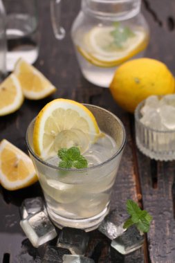 Limonlu soğuk limonlu soda.