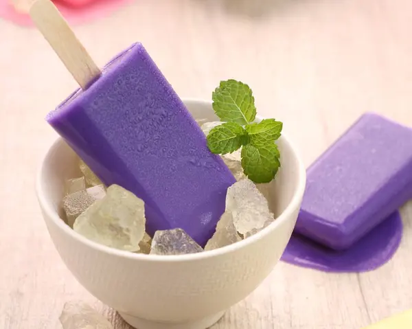 Purple Ice Cream Mint Mint — Stock Photo, Image