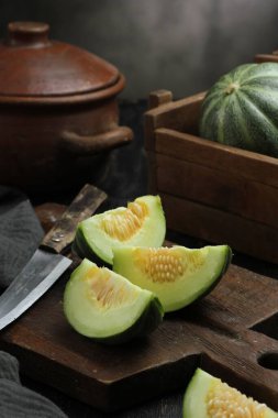 Tahta kutuda taze kavun
