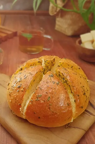 Zelfgebakken Brood Met Sesamzaad Houten Plank — Stockfoto