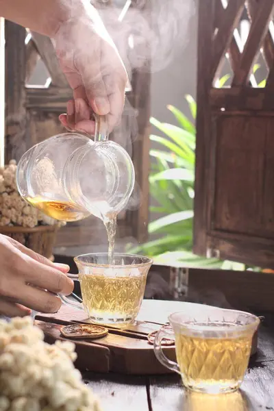 Asian Woman Pouring Tea Glass Teapot — Stock Photo, Image